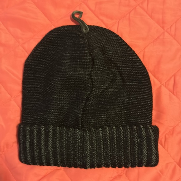 Winter Essentials Black Beanie OS Mens NWT - Picture 2 of 4